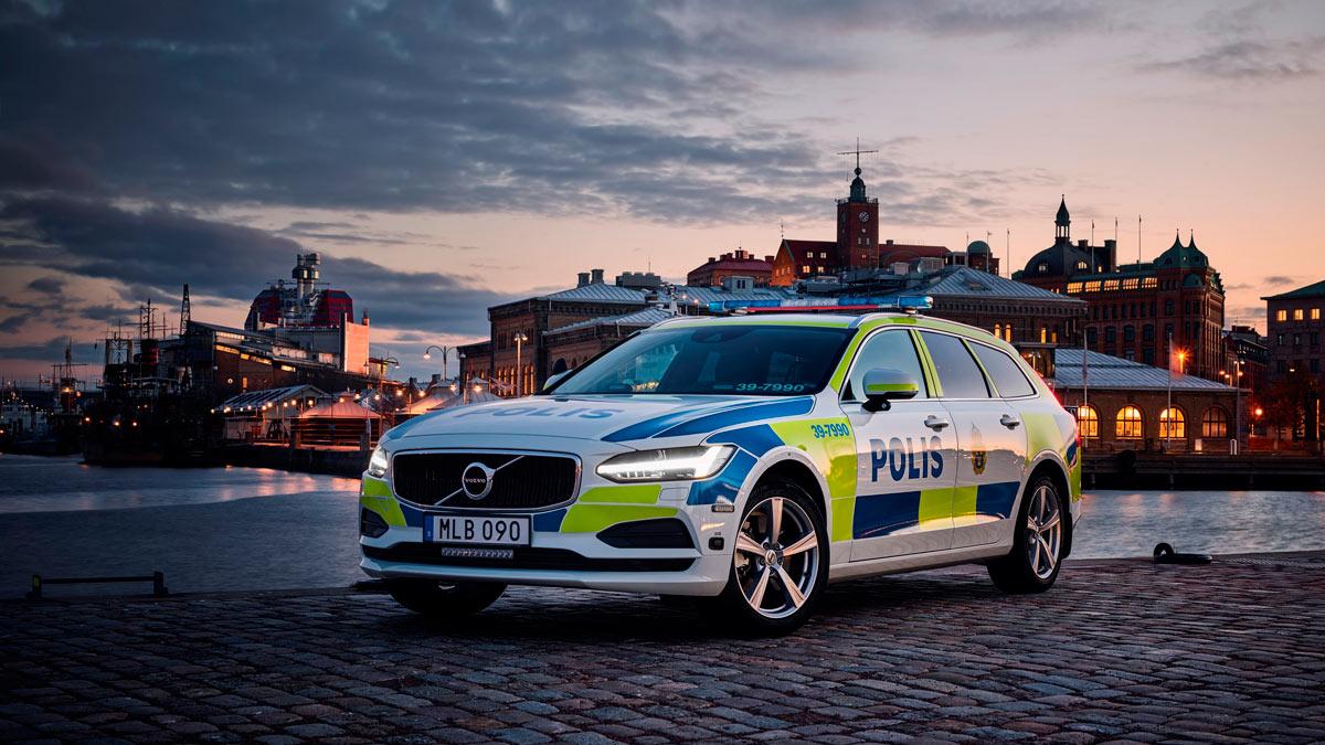 Volvo V90 Policía de Suecia coche patrulla test sueca